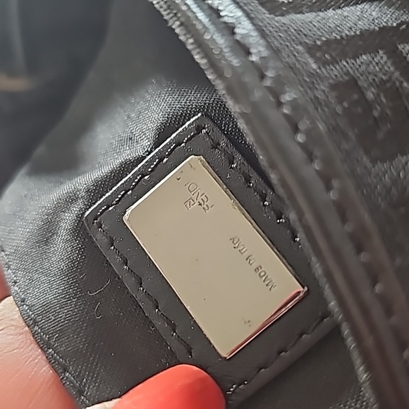 Fendi Borsa Grande, EUC - Picture 10 of 14